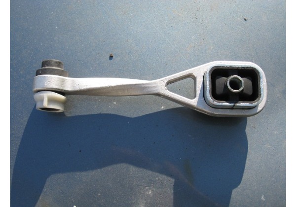 подушка під двигун задня Renault Clio 2, Symbol II, Megane 1.5 dci,1.4,1.6 16V, 8200171178, 7700437854, 8200117837 *